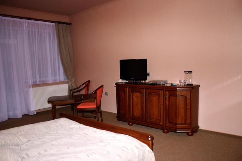 Hotel Zlaty Lev Louny Habitación foto